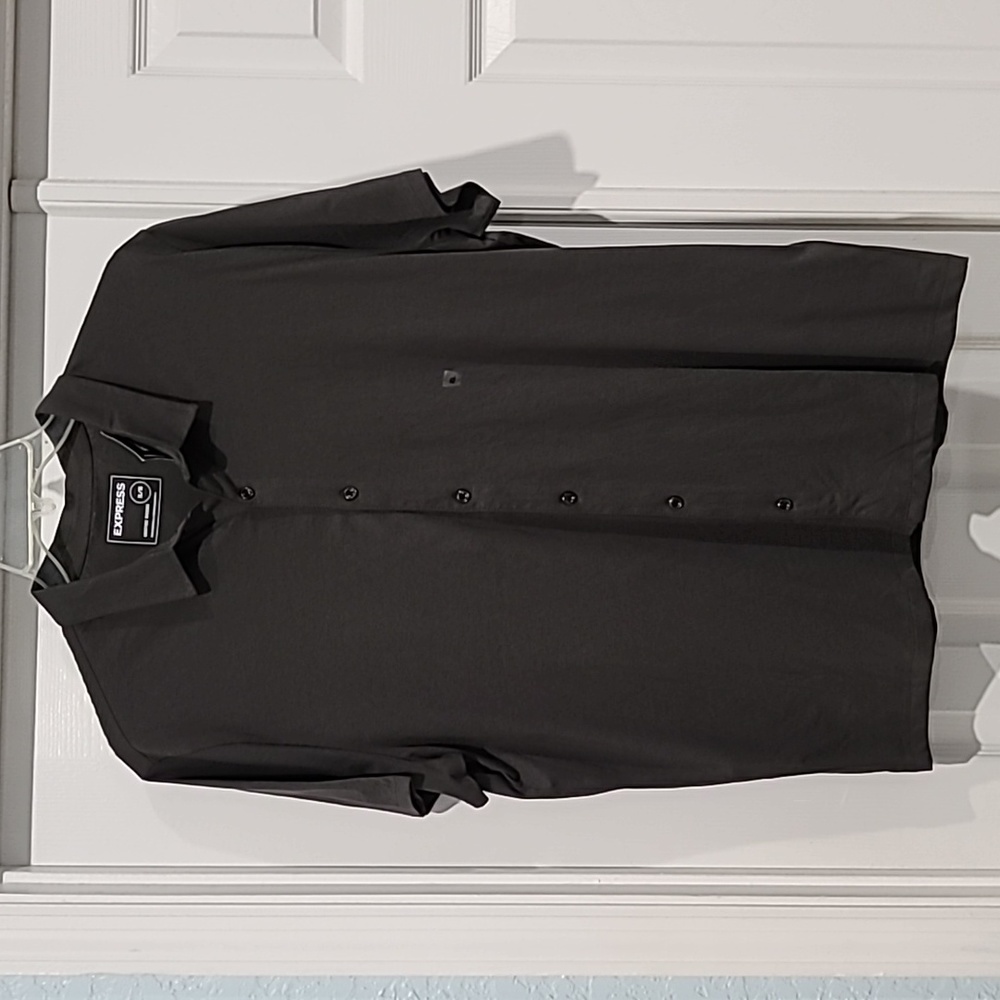 NWT Express Mens S/S Btn Dn Dark Grey Moisture Wicking Shirt: Size XL
